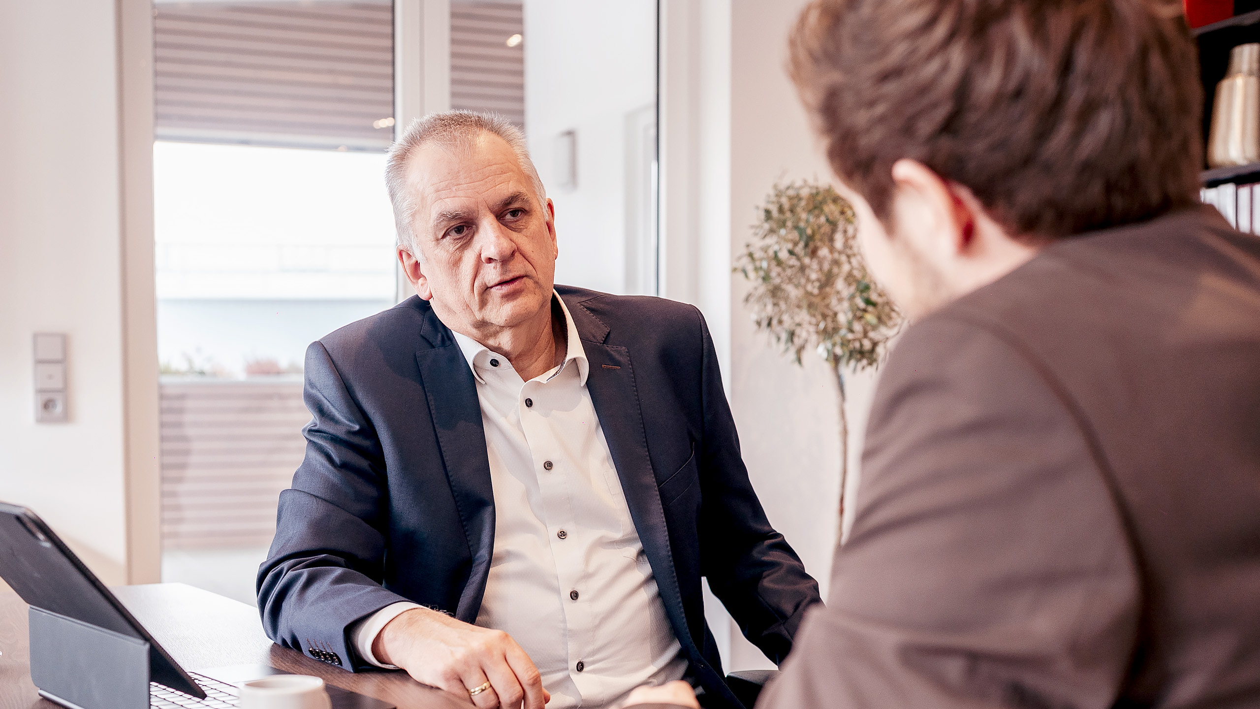 adiuvis-img-16x9-hero-47